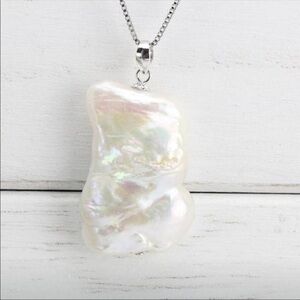 Farah Jewelry Iridescent Pearl Necklace